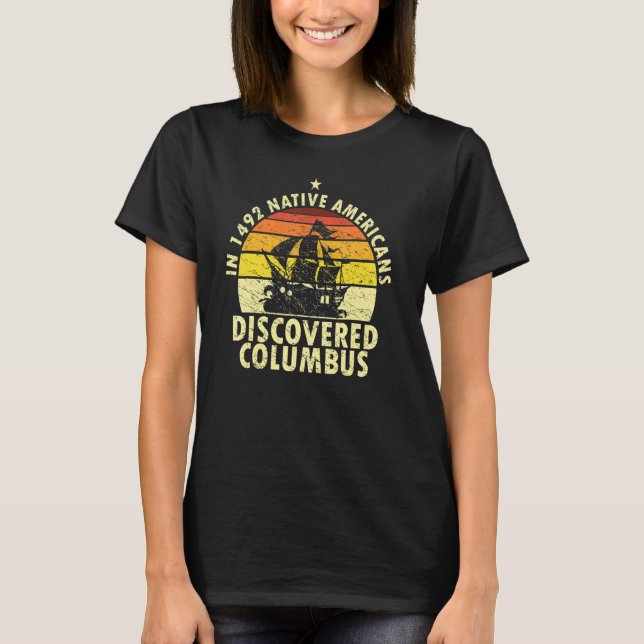 1492 Native Americans Discovered Columbus Indigeno T Shirt (Framsida)
