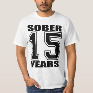 15 år nyktrar till svart på vit t-shirt