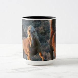 15oz av Ren-vild Mustangenergi i en mugg! Två-Tonad Mugg