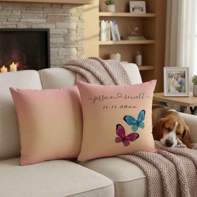 16x16 Rosa Guld Namn & Datum Bröllops Kudd Kudde (Rose gold wedding pillow with custom names connected with a heart, wedding date and butterflies.)