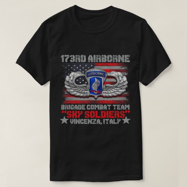 173:e flygburna brigabekämpningsteamet i USA Flagg T Shirt (Design framsida)