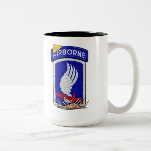 173. luftburna vets för det vietnam namkrig lappar Två-Tonad mugg (Höger)
