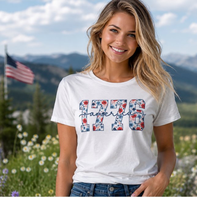 1776 America Patriotiskt Blommigt Varsity Script 4 T Shirt (Skapare uppladdad)