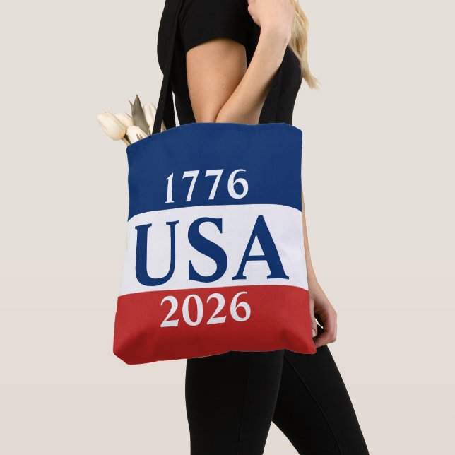 1776 USA 2026 Red White and Blue Patriotic Tygkasse (Närbild)