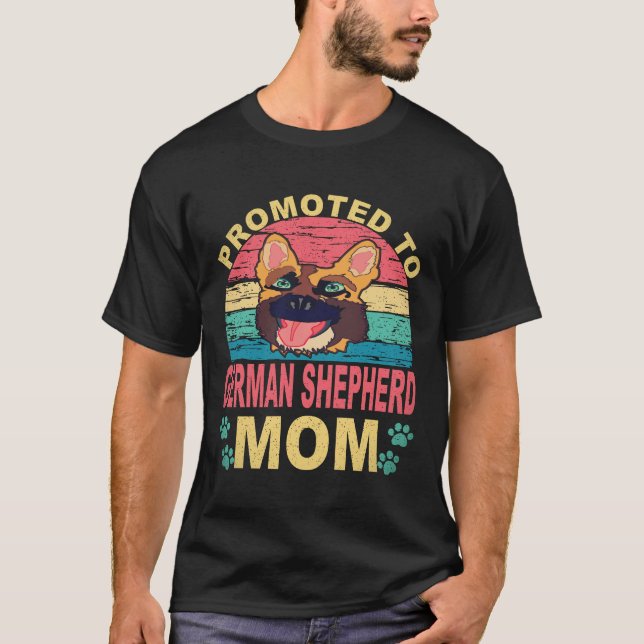 17 Befordrad Till Tysk Shepherd Mamma Tysk Shepher T Shirt (Framsida)