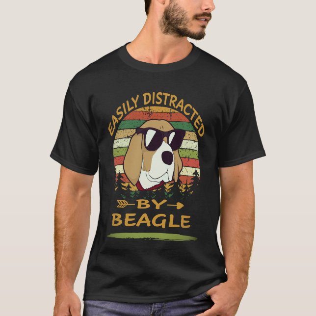 17 Lätt Distraherad Av Beagle T Shirt (Framsida)