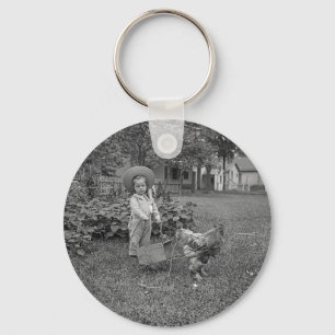 1880's Adful Girl and Tupp Cart in Garden Nyckelring