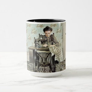 1890-talets kvinna på Sewing Maskin Photo Tinting Mugg