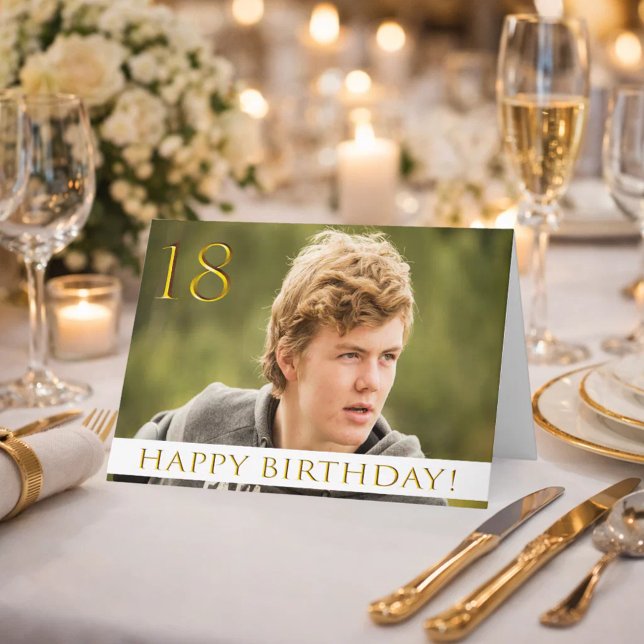 18-årsdag för en pojke med foto från porträtt kort (Skapare uppladdad)