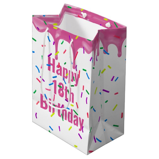 18-årsdagssprinkles på rosa glasyr (Framsidan Vinklad)