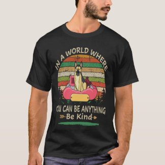 18 I En Värld Där Du Kan Vara Vad Som Helst Var Sn T Shirt
