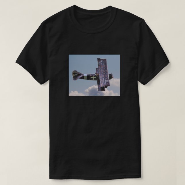 1917 Fokker D VII under flygning Essential T Shirt (Design framsida)
