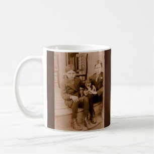 1920-talet två pojkar en hund kaffemugg
