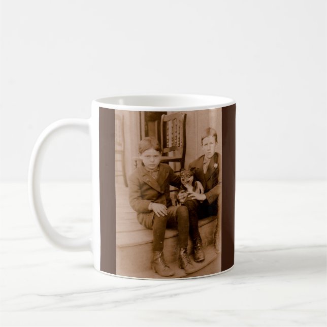 1920-talet två pojkar en hund kaffemugg (Vänster)