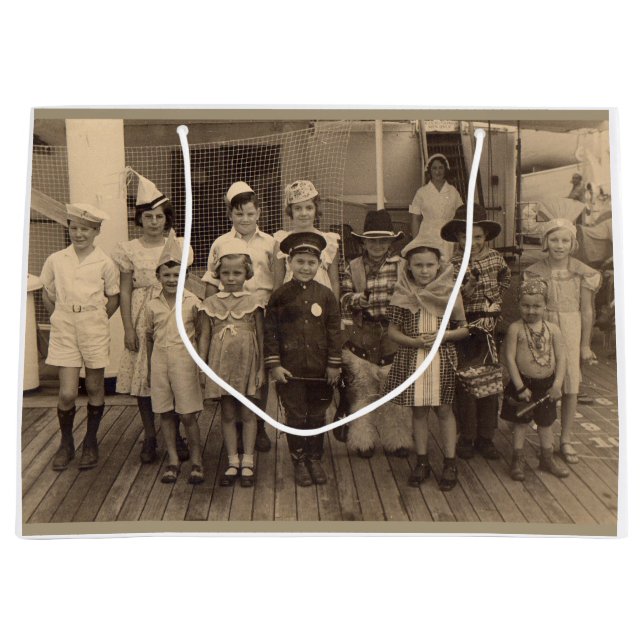 1935 barn ombord på kostymen party (Framsidan)