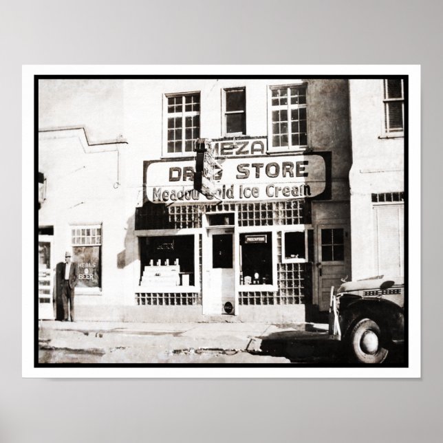 1940:s Black & White Photo of Drug Store Poster (Framsidan)
