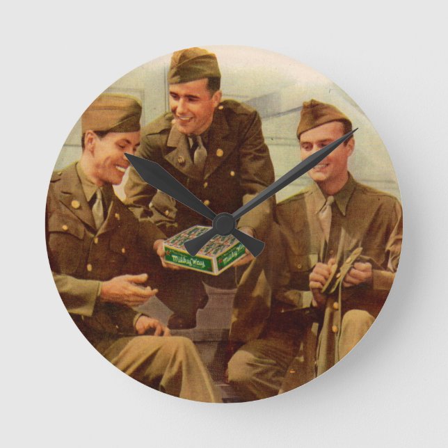 1940-talets WWII-soldater med godis hemma Rund Klocka (Framsida)