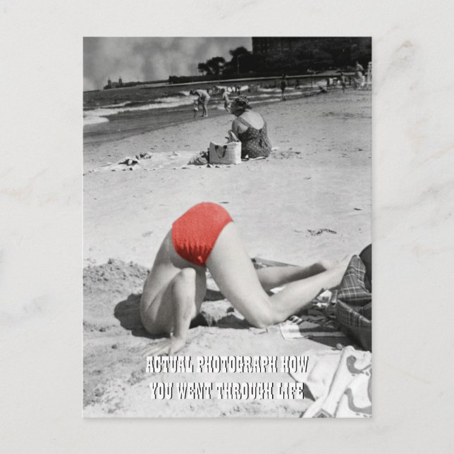 1950:s Beach Guy Man Head i Sand Photograph Vykort (Framsida)