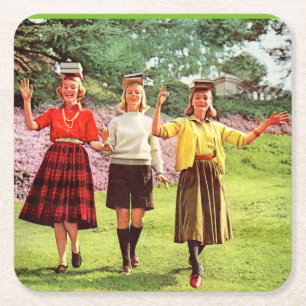 1960 tonårsflickor med bokar på huvudet underlägg papper kvadrat