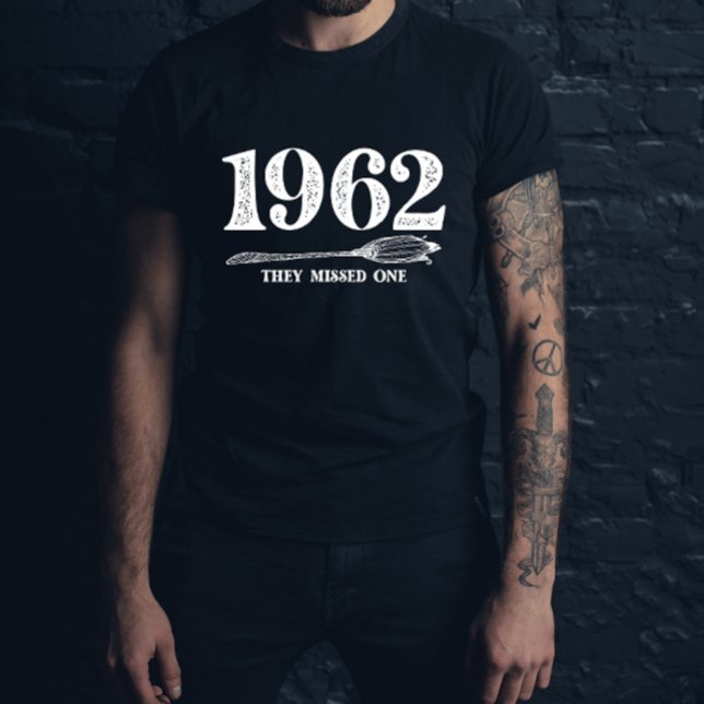 1962 missade de en Salem Witch Halloween T Shirt (Skapare uppladdad)