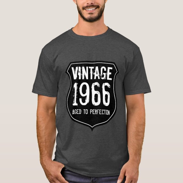1966 åldras till perfektion | Skjortor för födelse T-shirt (Framsida)