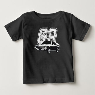 1969 AMC AMX Front Three Quarter View med bilars M T Shirt