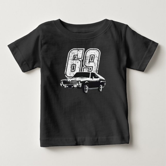 1969 AMC AMX Front Three Quarter View med bilars M T Shirt (Framsida)