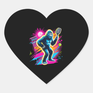 1980-talets Bigfoot Sasquatch spelar Pickleball Hjärtformat Klistermärke