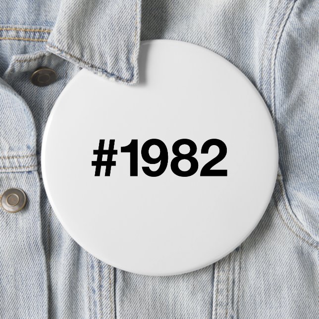 1982 Hashtag 43 Födelsedag Knapp (In Situ)
