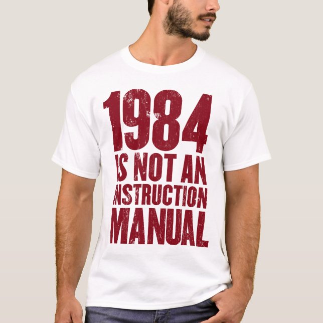 1984 är inte en anvisningshandbokT-tröja T-shirt (Framsida)