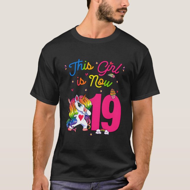 19:e Detta Är Nu 19 Enhörning Py T Shirt (Framsida)