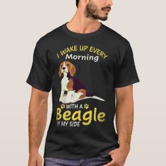 19 Jag vaknar varje morgon med en beagle vid min s T Shirt