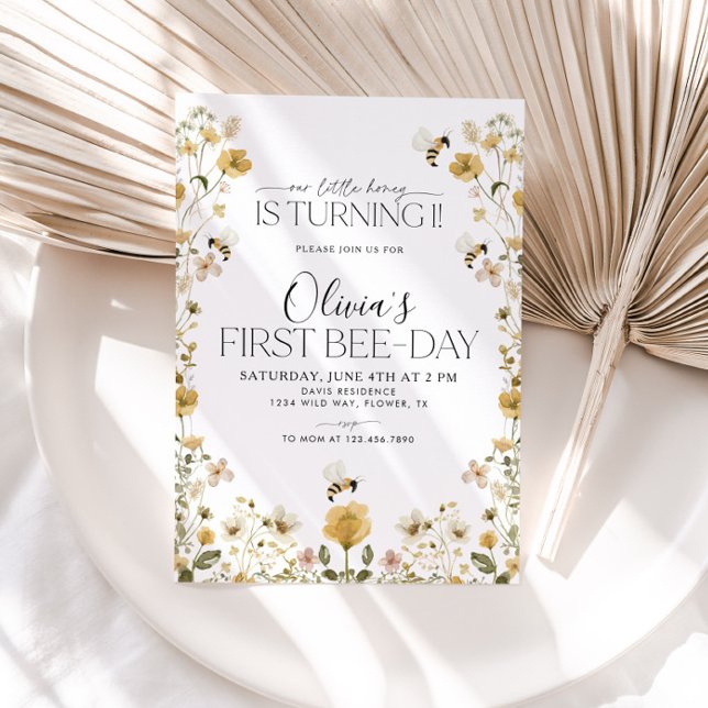 1:a bidagen Humla Girls Birthday-Blommigten Inbjudningar (Skapare uppladdad)