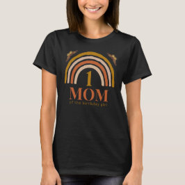 1:a födelsedag för den anpassade flickan i mamma t shirt