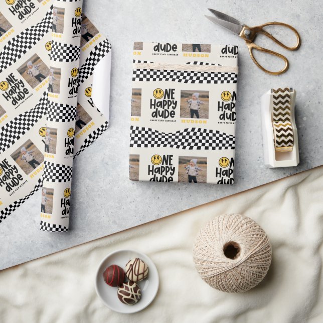 1:a födelsedag leende ansikte retro white groovy presentpapper (Hantverk)