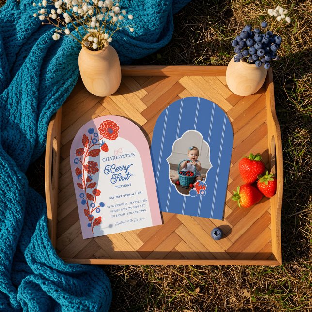 1:a födelsedagen Strawberry Berry Första födelseda Inbjudningar (1st Birthday Strawberry Berry First Birthday Photo Invitation)