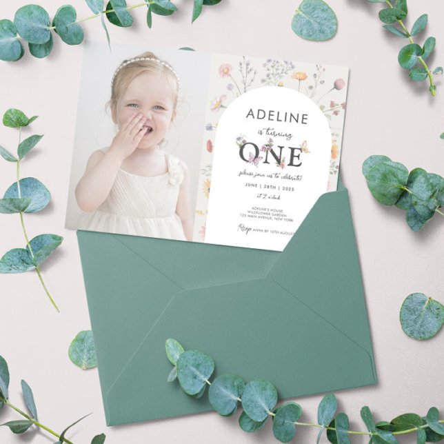 1:a födelsedagstjudets jodblommans tema Blommigt F Inbjudningar (Wildflower 1st Birthday Invitation with Photo Printable or Digital Personalized template baby girl)