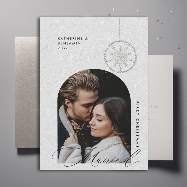 1:a jul Gift Snöflingor Boho Modern Photo Julkort (christmas card first married couple black white glitter boho arch modern minimalist snowflakes)