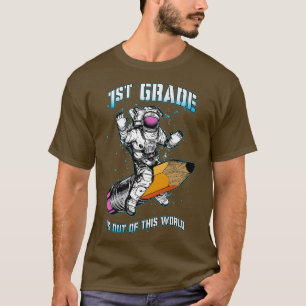 1:a Klass är ur denna världsastronaut tillbaka til T Shirt