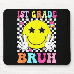 1:a klass bruh retro leende ansikte tillbaka till musmatta