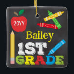 1:a Klass Keepsaki Chalkboard Colorful Kids Photo<br><div class="desc">1:a Klass-fotodesignen har ett äpple, en linjal, kritor och fet, färgstark roligt. Klicka på knappen Anpassa om du vill ha fler alternativ för att ändra texten! Det finns variationer i denna utformning, ytterligare färg och samordnade produkter i vår butik, zazzle.com/store/doodlelulu. Kontakta oss om du behöver den här designen för en...</div>