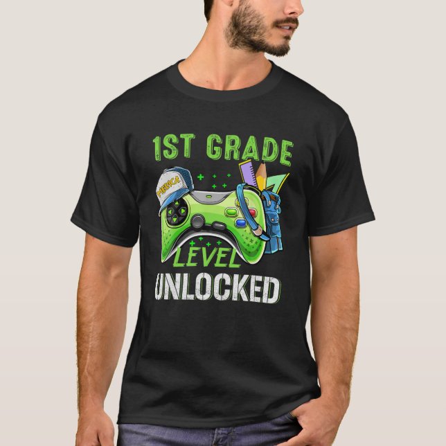 1:a Klass-nivån olåst apparat första dagen-skolan T Shirt (Framsida)