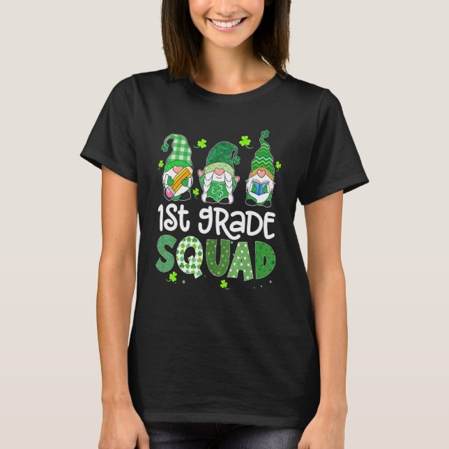 1:a Klass Squad Gnomies St patricks day Lärare Bo T Shirt (Framsida)