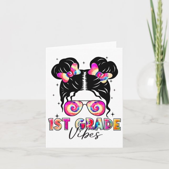 1:a Klass Vibes Messy Bun Girl - First Klass Ck to Kort (Framsida)