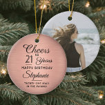 1 Foto ANY Birthday Brushed Rosa ros Guld Round Julgransprydnad Keramik<br><div class="desc">Cheers och Grattis på födelsedagen! Fira en glatt milstolpe-födelsedag för henne med en anpassningsbar rosa och svart runda keramiska prydnadsföremål. Alla formuleringar i den här mallen (inklusive "Cheers to 21 Years") har skapats för en 21:a födelsedag, men är enkla att anpassa för varje år eller händelsetyp. Utformningen har en ro-guld-faux-bakgrund...</div>