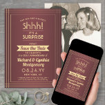 1 fotoårsdag Surprise Party Burgundy & Guld Spara Datumet<br><div class="desc">Kan du behålla en hemlighet? Inbjudan familj och vänner till en elegant och en spännande överraskningsjubileum party med anpassningsbar fotoburgundi och guld sparar datuminbjudan. Bild och alla formuleringar i den här mallen är enkla att anpassa, inklusive ett meddelande med texten "Shhh! "Det är en SURPRISE." Utformningen har en modern stripe-gräns...</div>