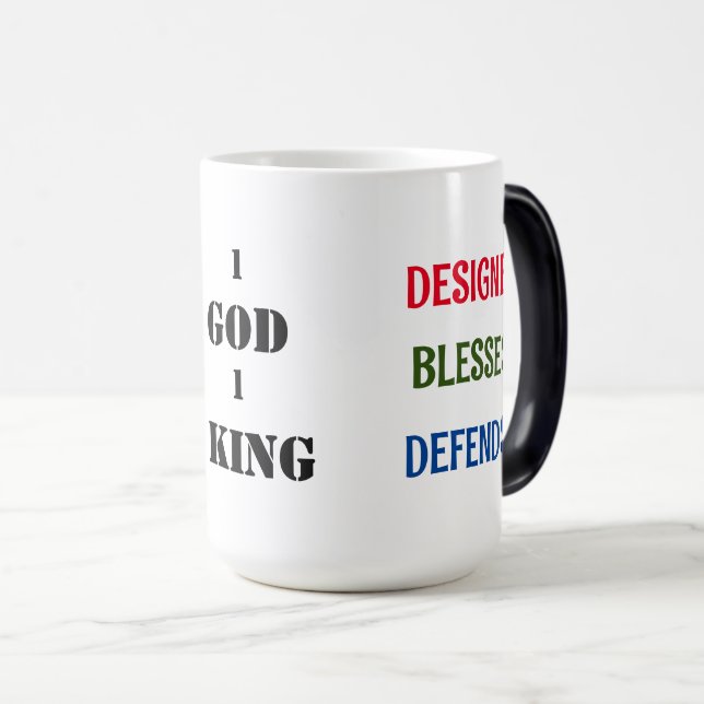 " 1 GOD 1 KUNG GOD DESIGNAD ME" Latte Mugg (Framsida höger)