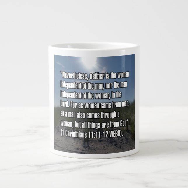 1 Korinthierbrevet 11:11-12 WEBU Mug Jumbo Mugg (Framsidan)