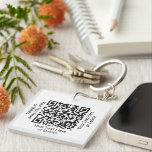 1 Modern, minimalistisk svep för QR-kodgenerator v<br><div class="desc">en webbplats med en nyckelkedja för QR-kodfyrkantiga anpassningsbar som kan skannas. Om du vill skapa din egen QR-kod med hjälp av generatorn skriver du bara in webbplatsens URL i mallen. Alla formuleringar är enkla att anpassa eller ta bort, och färg och stil är också lätta att ändra med Zazzle-designen verktyg....</div>