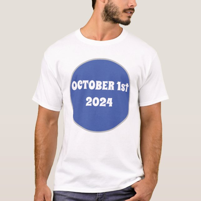 1 oktober 2024 t shirt (Framsida)